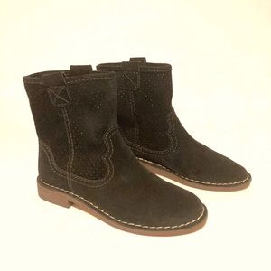 Clarks  Suede Ankle Boots size 6.5